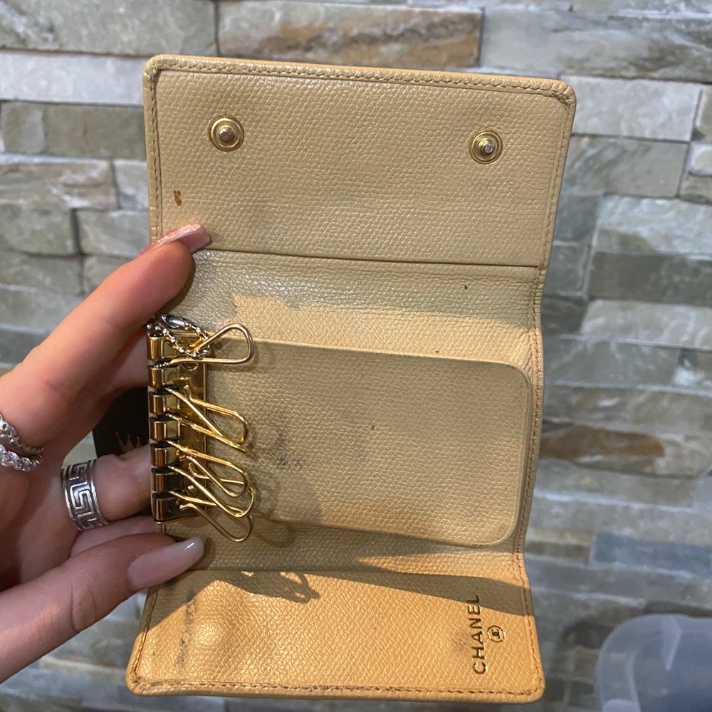 Chanel Calfskin CC button key holder - Picture 6 of 12